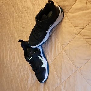Nike Omni Court,  Boys, Size 13C